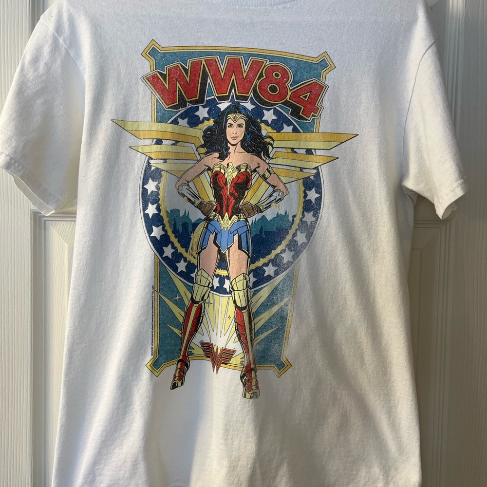Wonder Woman 1984 Vintage-inspired Indie Graphic T-Shirt - Picture 2 of 6
